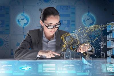 現代女性的網絡理念圖片-現代女性和未來媒體的分享概念素材-高清圖片-攝影照片-尋圖免費打包下載